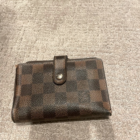 Louie Vuitton French Wallet - Picture 2 of 8